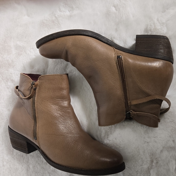 Umberto Raffini Brown Ankle Boots - EUC size EU 40 / US 9 - 9.5 - Picture 4 of 8